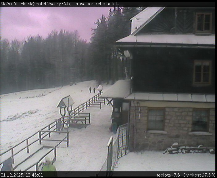 SkiAreál - Horský hotel Vsacký Cáb - Terasa horského hotelu - 31.12.2025 v 13:45