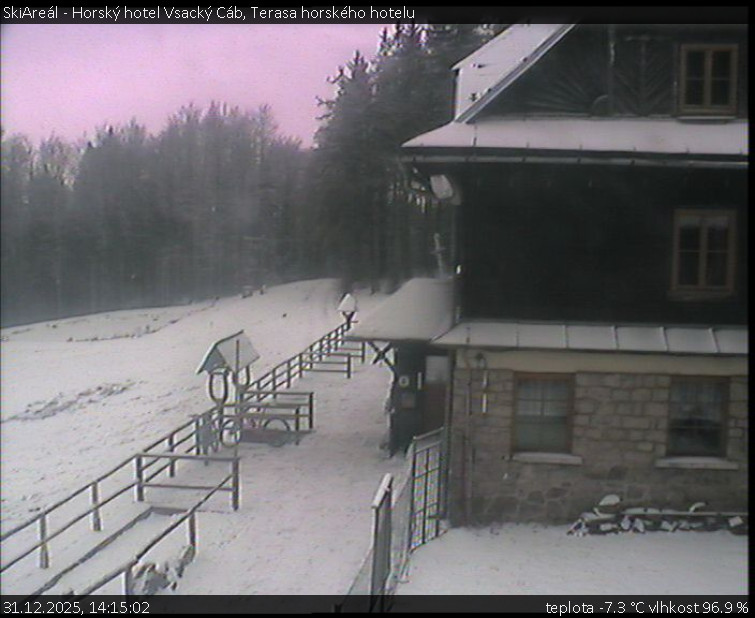 SkiAreál - Horský hotel Vsacký Cáb - Terasa horského hotelu - 31.12.2025 v 14:15