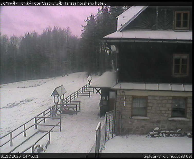 SkiAreál - Horský hotel Vsacký Cáb - Terasa horského hotelu - 31.12.2025 v 14:45