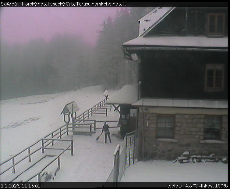 SkiAreál - Horský hotel Vsacký Cáb - Terasa horského hotelu - 1.1.2026 v 11:15