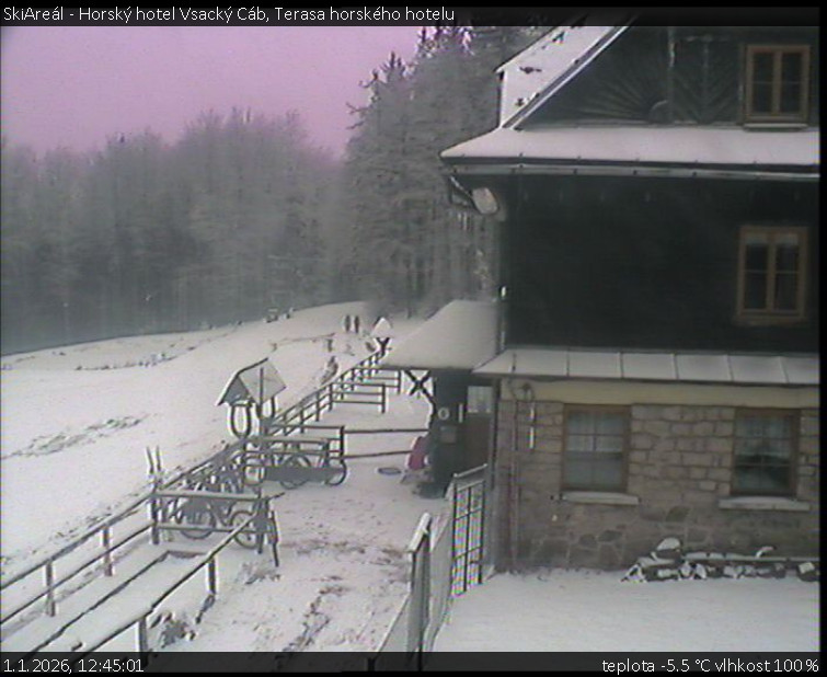 SkiAreál - Horský hotel Vsacký Cáb - Terasa horského hotelu - 1.1.2026 v 12:45