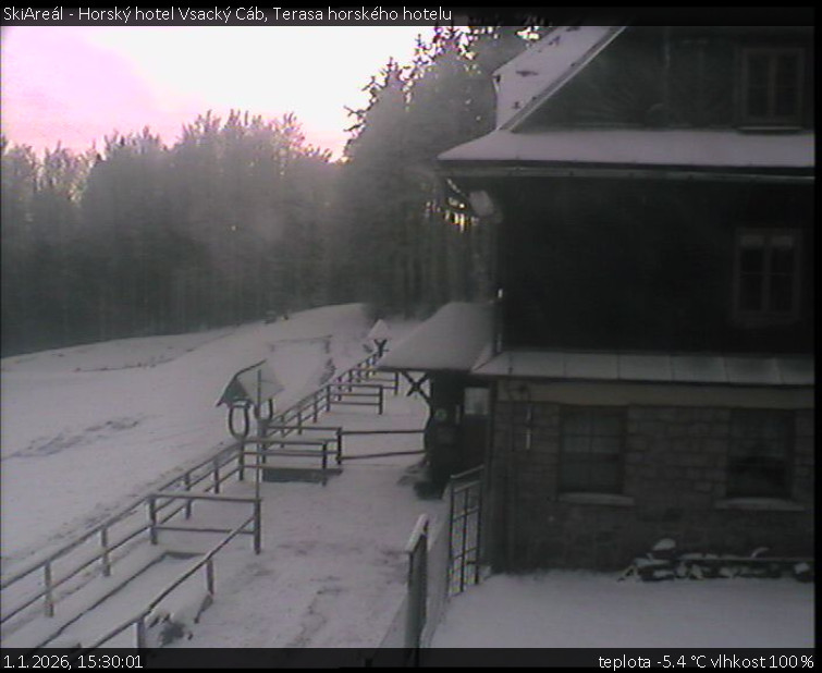 SkiAreál - Horský hotel Vsacký Cáb - Terasa horského hotelu - 1.1.2026 v 15:30