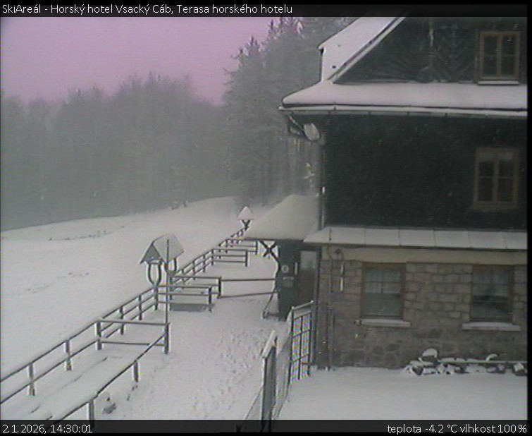 SkiAreál - Horský hotel Vsacký Cáb - Terasa horského hotelu - 2.1.2026 v 14:30