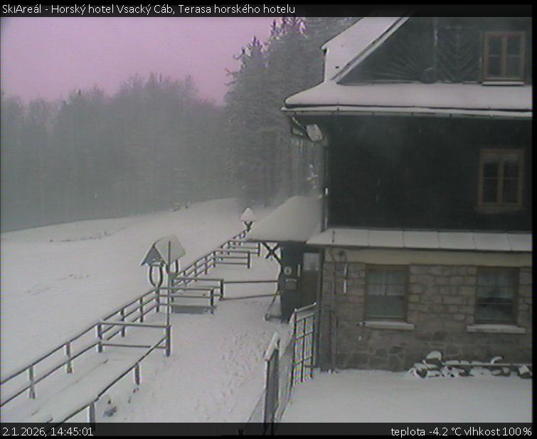 SkiAreál - Horský hotel Vsacký Cáb - Terasa horského hotelu - 2.1.2026 v 14:45