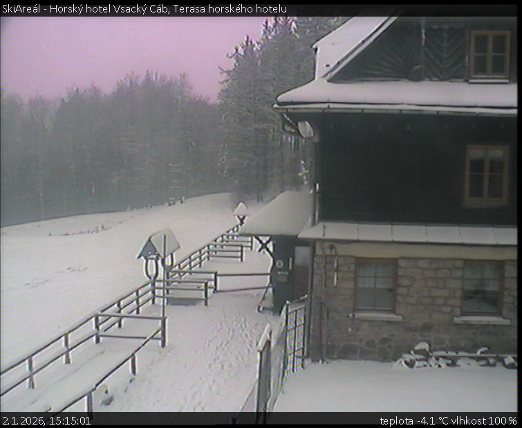 SkiAreál - Horský hotel Vsacký Cáb - Terasa horského hotelu - 2.1.2026 v 15:15