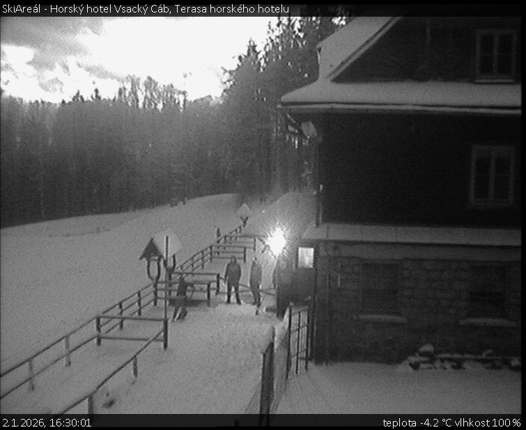 SkiAreál - Horský hotel Vsacký Cáb - Terasa horského hotelu - 2.1.2026 v 16:30
