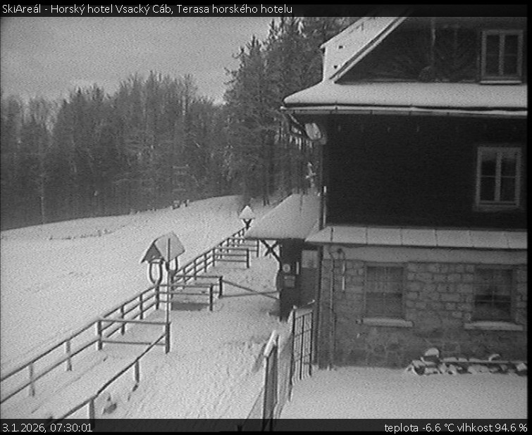 SkiAreál - Horský hotel Vsacký Cáb - Terasa horského hotelu - 3.1.2026 v 07:30