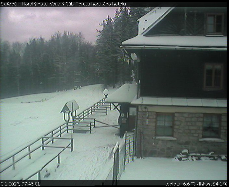 SkiAreál - Horský hotel Vsacký Cáb - Terasa horského hotelu - 3.1.2026 v 07:45