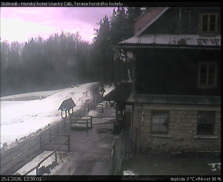 SkiAreál - Horský hotel Vsacký Cáb - Terasa horského hotelu - 25.1.2026 v 12:30