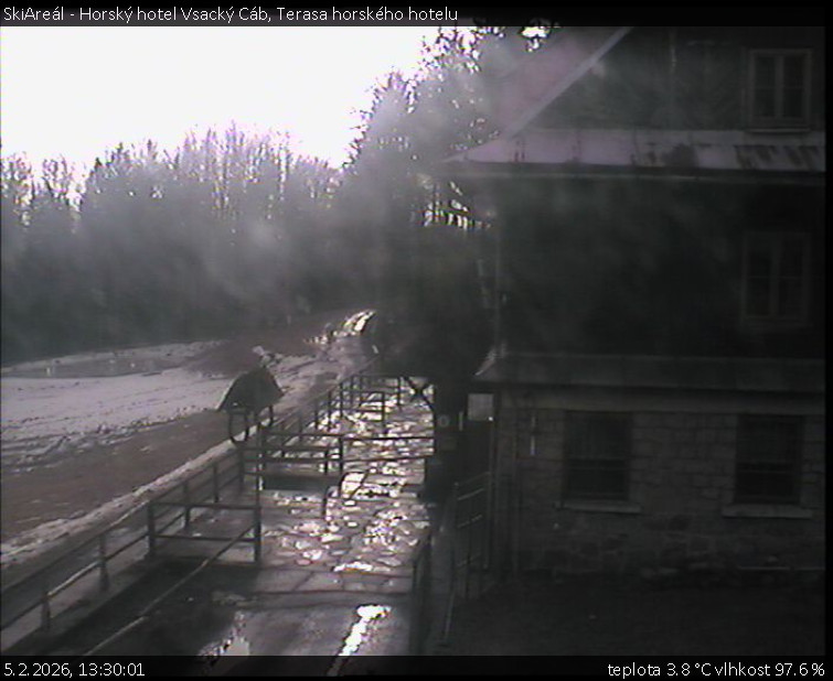 SkiAreál - Horský hotel Vsacký Cáb - Terasa horského hotelu - 5.2.2026 v 13:30