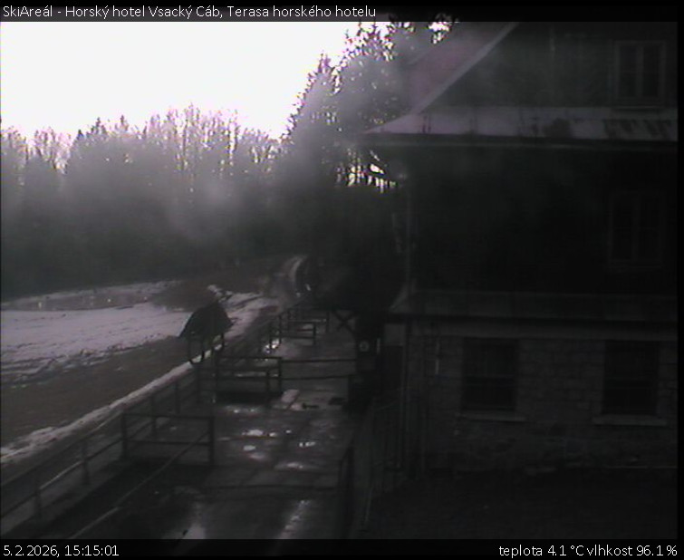 SkiAreál - Horský hotel Vsacký Cáb - Terasa horského hotelu - 5.2.2026 v 15:15