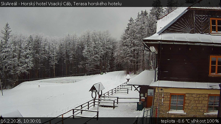 SkiAreál - Horský hotel Vsacký Cáb - Terasa horského hotelu - 16.2.2026 v 10:30