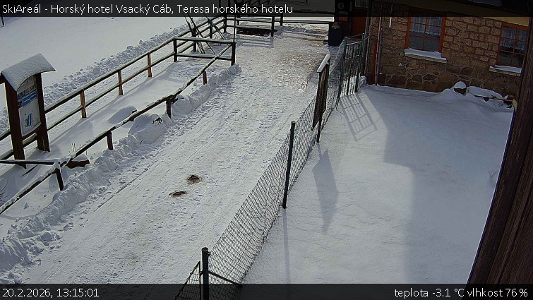 SkiAreál - Horský hotel Vsacký Cáb - Terasa horského hotelu - 20.2.2026 v 13:15