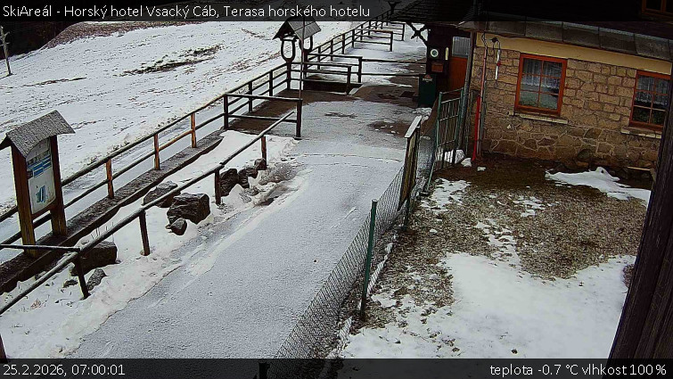 SkiAreál - Horský hotel Vsacký Cáb - Terasa horského hotelu - 25.2.2026 v 07:00