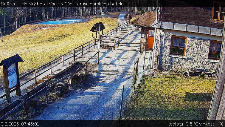 SkiAreál - Horský hotel Vsacký Cáb - Terasa horského hotelu - 3.3.2026 v 07:45