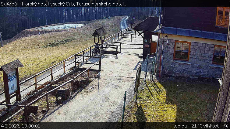 SkiAreál - Horský hotel Vsacký Cáb - Terasa horského hotelu - 4.3.2026 v 13:00