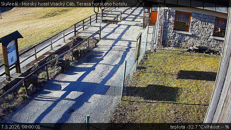 SkiAreál - Horský hotel Vsacký Cáb - Terasa horského hotelu - 7.3.2026 v 08:00