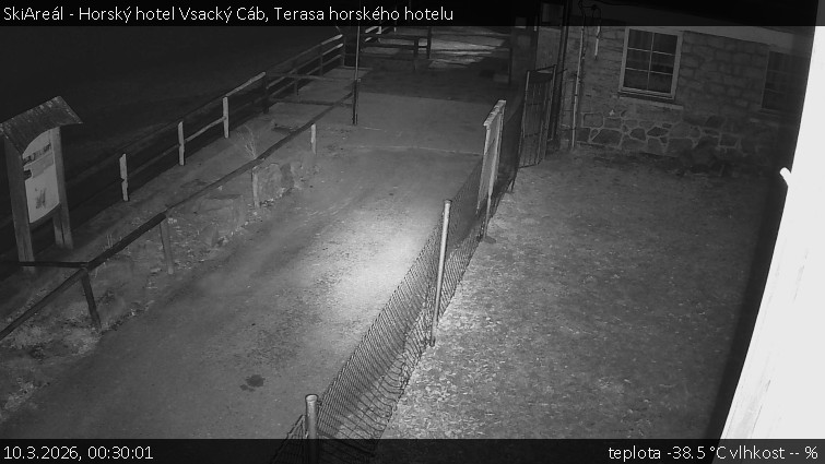 SkiAreál - Horský hotel Vsacký Cáb - Terasa horského hotelu - 10.3.2026 v 00:30