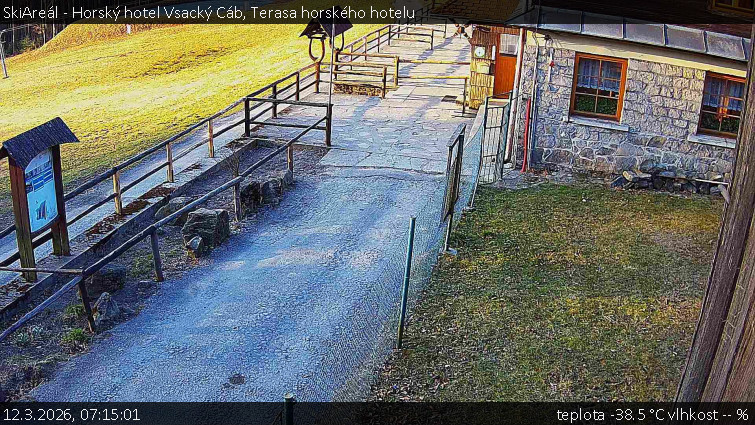 SkiAreál - Horský hotel Vsacký Cáb - Terasa horského hotelu - 12.3.2026 v 07:15