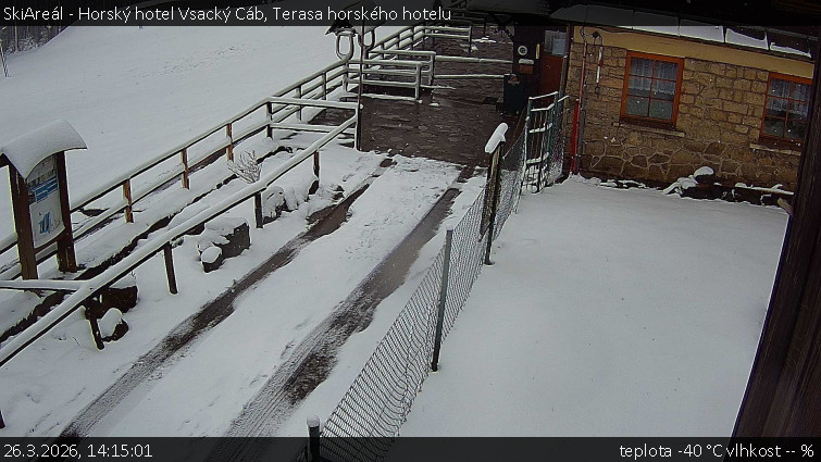 SkiAreál - Horský hotel Vsacký Cáb - Terasa horského hotelu - 26.3.2026 v 14:15