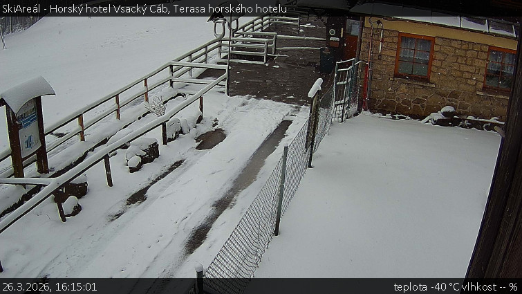 SkiAreál - Horský hotel Vsacký Cáb - Terasa horského hotelu - 26.3.2026 v 16:15