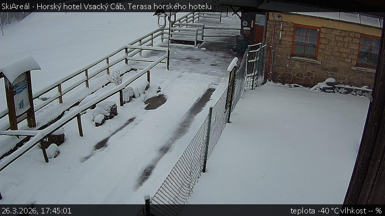 SkiAreál - Horský hotel Vsacký Cáb - Terasa horského hotelu - 26.3.2026 v 17:45