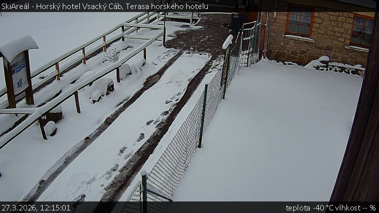 SkiAreál - Horský hotel Vsacký Cáb - Terasa horského hotelu - 27.3.2026 v 12:15