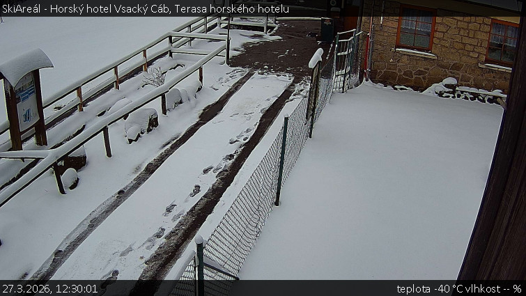 SkiAreál - Horský hotel Vsacký Cáb - Terasa horského hotelu - 27.3.2026 v 12:30