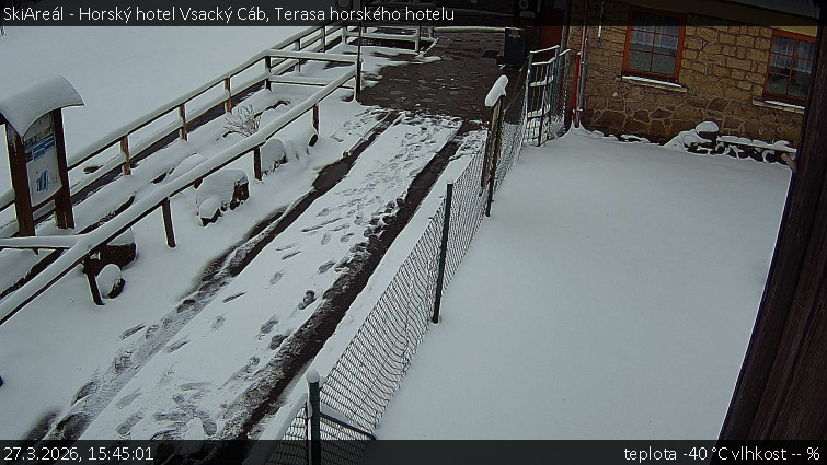 SkiAreál - Horský hotel Vsacký Cáb - Terasa horského hotelu - 27.3.2026 v 15:45