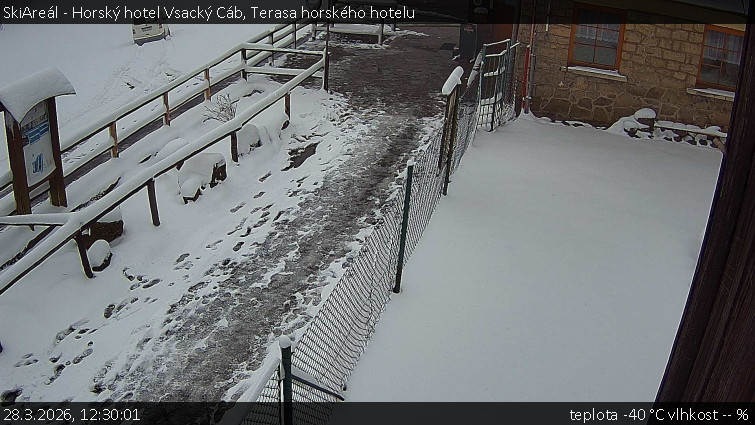 SkiAreál - Horský hotel Vsacký Cáb - Terasa horského hotelu - 28.3.2026 v 12:30