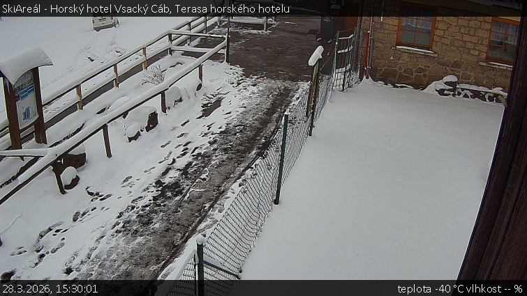 SkiAreál - Horský hotel Vsacký Cáb - Terasa horského hotelu - 28.3.2026 v 15:30