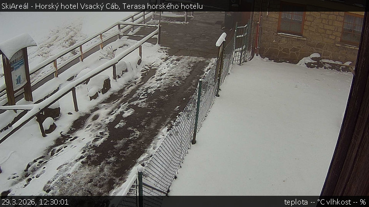SkiAreál - Horský hotel Vsacký Cáb - Terasa horského hotelu - 29.3.2026 v 12:30