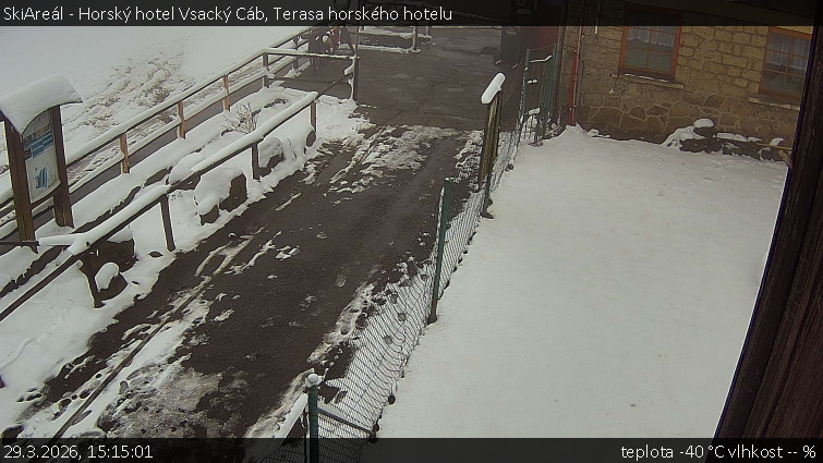 SkiAreál - Horský hotel Vsacký Cáb - Terasa horského hotelu - 29.3.2026 v 15:15