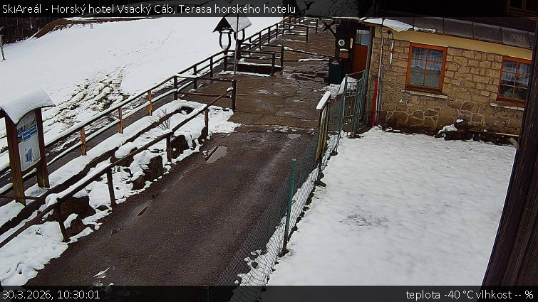 SkiAreál - Horský hotel Vsacký Cáb - Terasa horského hotelu - 30.3.2026 v 10:30