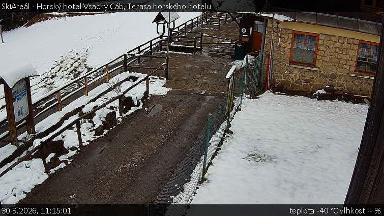 SkiAreál - Horský hotel Vsacký Cáb - Terasa horského hotelu - 30.3.2026 v 11:15