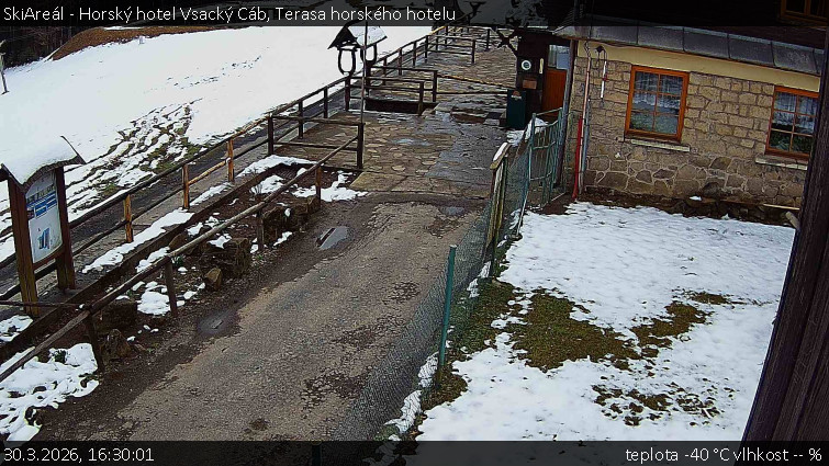 SkiAreál - Horský hotel Vsacký Cáb - Terasa horského hotelu - 30.3.2026 v 16:30