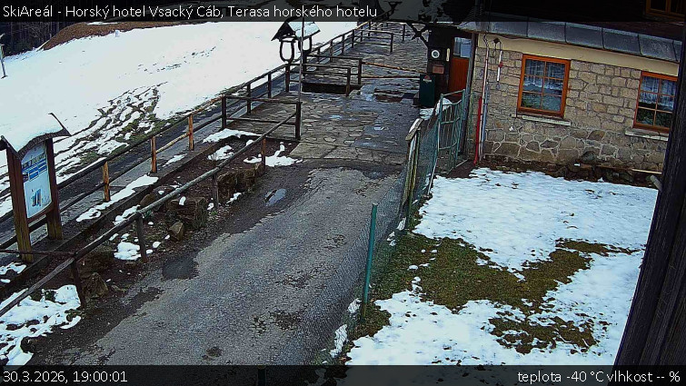 SkiAreál - Horský hotel Vsacký Cáb - Terasa horského hotelu - 30.3.2026 v 19:00