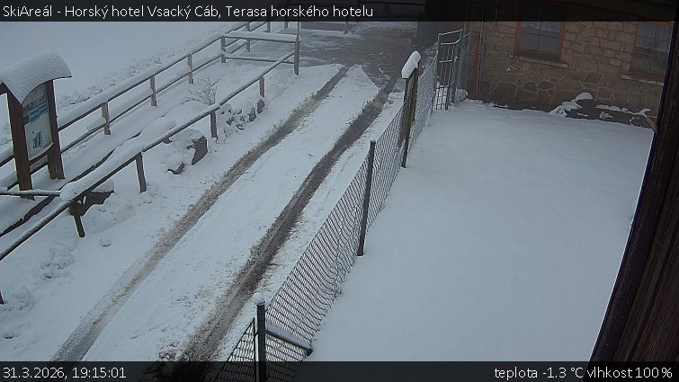 SkiAreál - Horský hotel Vsacký Cáb - Terasa horského hotelu - 31.3.2026 v 19:15