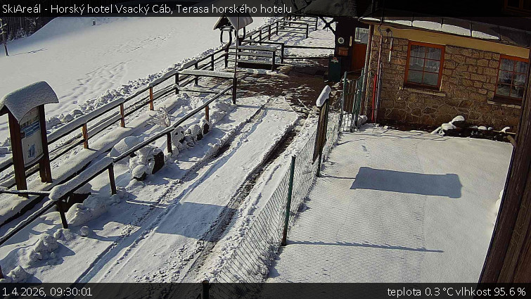 SkiAreál - Horský hotel Vsacký Cáb - Terasa horského hotelu - 1.4.2026 v 09:30