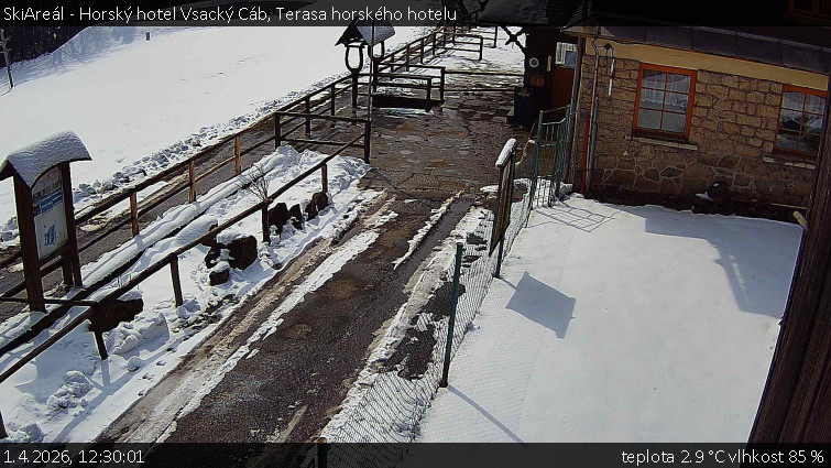SkiAreál - Horský hotel Vsacký Cáb - Terasa horského hotelu - 1.4.2026 v 12:30