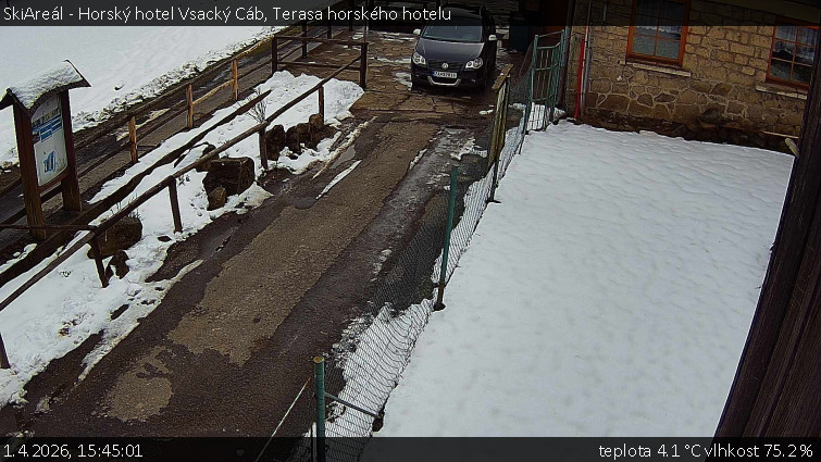 SkiAreál - Horský hotel Vsacký Cáb - Terasa horského hotelu - 1.4.2026 v 15:45