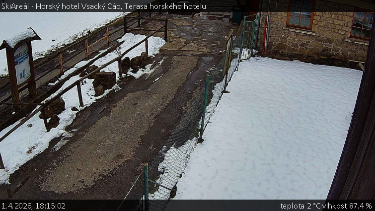 SkiAreál - Horský hotel Vsacký Cáb - Terasa horského hotelu - 1.4.2026 v 18:15