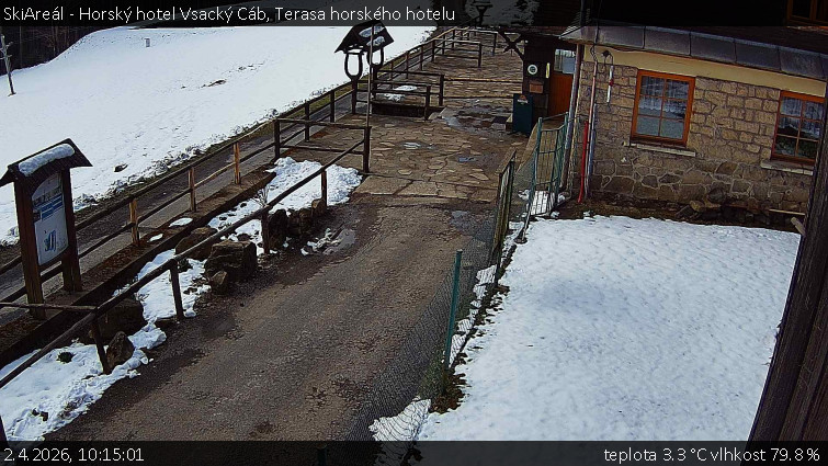 SkiAreál - Horský hotel Vsacký Cáb - Terasa horského hotelu - 2.4.2026 v 10:15
