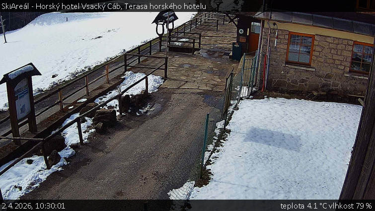 SkiAreál - Horský hotel Vsacký Cáb - Terasa horského hotelu - 2.4.2026 v 10:30