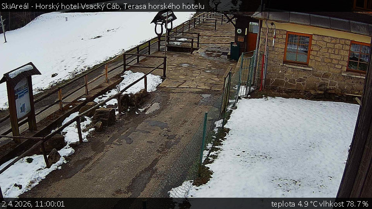 SkiAreál - Horský hotel Vsacký Cáb - Terasa horského hotelu - 2.4.2026 v 11:00
