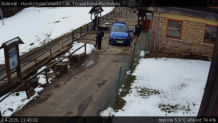 SkiAreál - Horský hotel Vsacký Cáb - Terasa horského hotelu - 2.4.2026 v 11:45