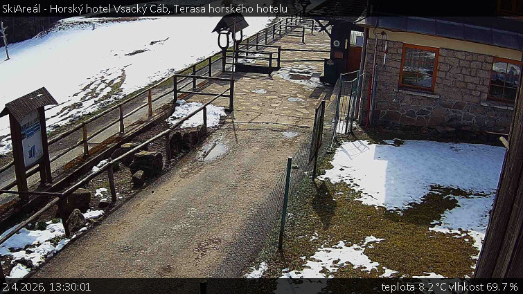 SkiAreál - Horský hotel Vsacký Cáb - Terasa horského hotelu - 2.4.2026 v 13:30