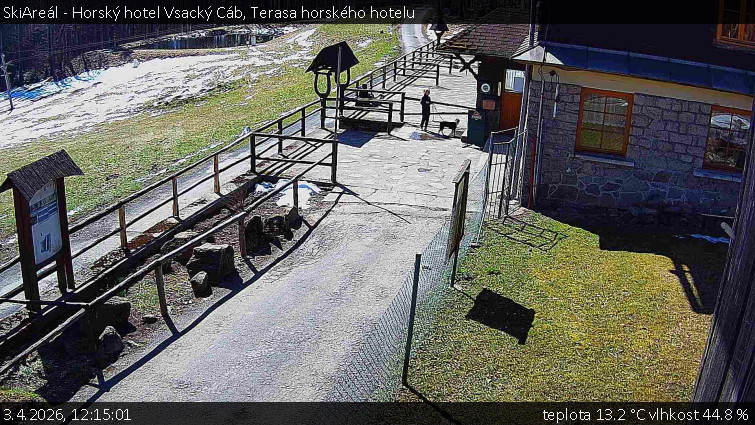 SkiAreál - Horský hotel Vsacký Cáb - Terasa horského hotelu - 3.4.2026 v 12:15