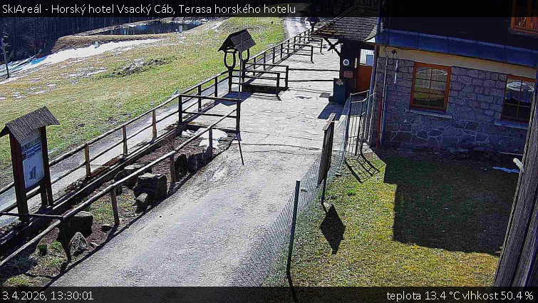 SkiAreál - Horský hotel Vsacký Cáb - Terasa horského hotelu - 3.4.2026 v 13:30