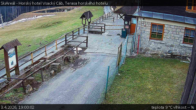 SkiAreál - Horský hotel Vsacký Cáb - Terasa horského hotelu - 3.4.2026 v 19:00